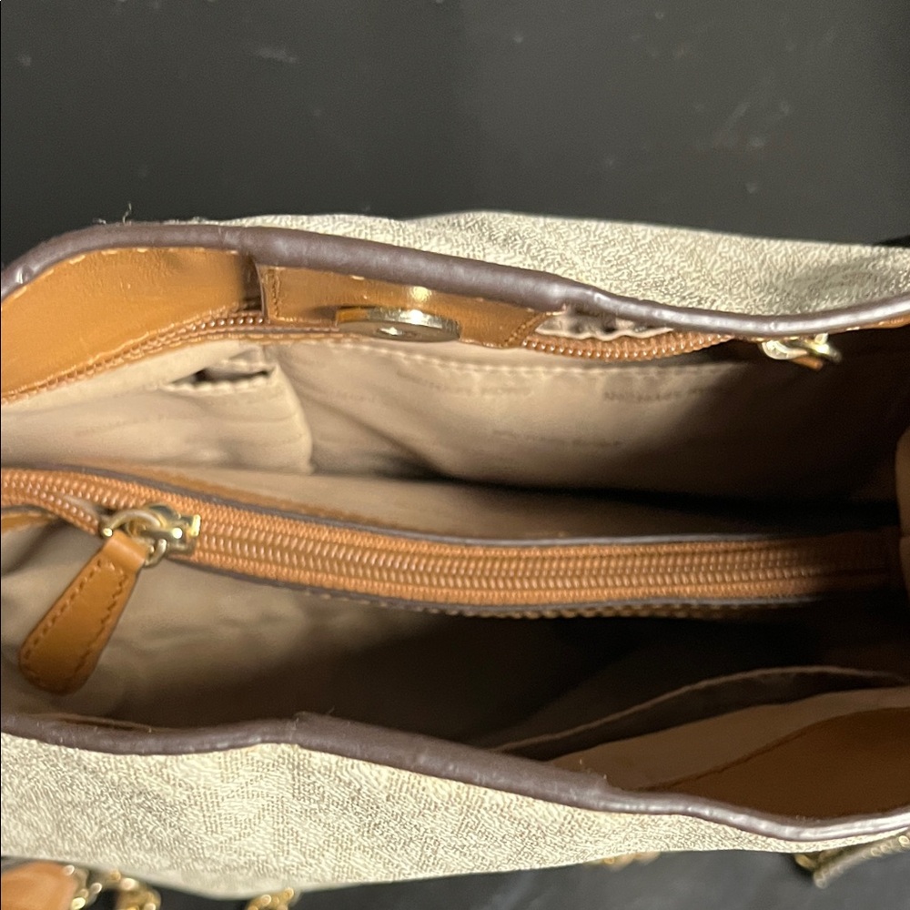 Michael Kors Cream and Tan Shoulder Bag - Picture 12 of 15